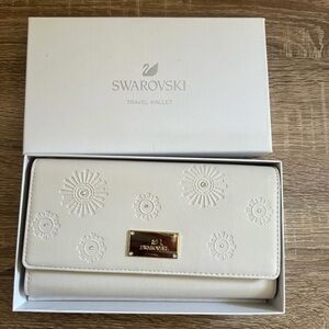 Swarovski Crystals Travel Wristlet Clutch Wallet White-Ecru